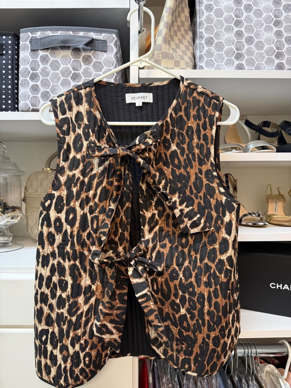 Veveret Sleeveless Leopard Print Bow Front Top - Black & Brown - Quilted
